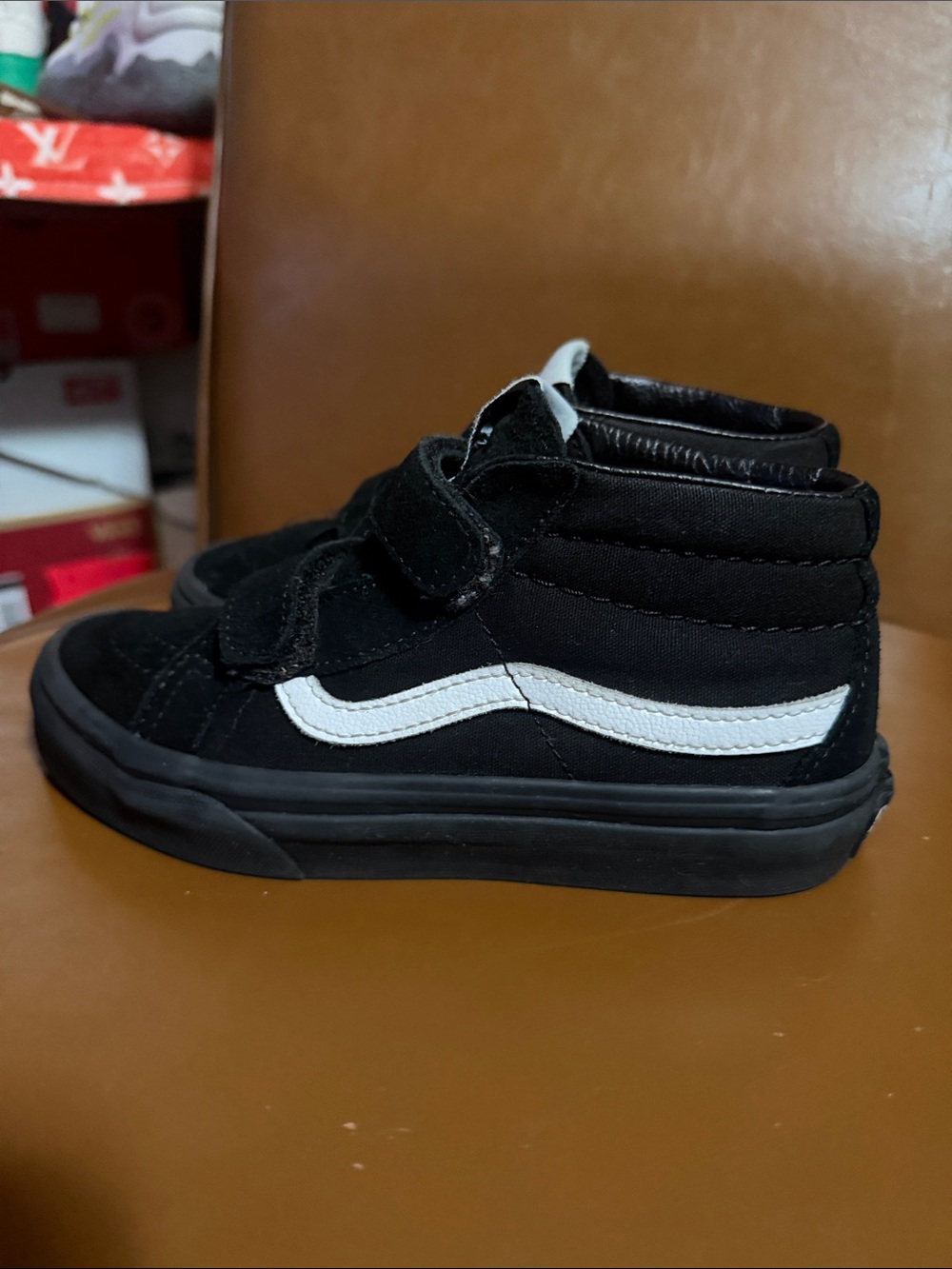 Vans Hi Top Velcro Sneakers in Little Boys size 2 - Picture 2 of 8